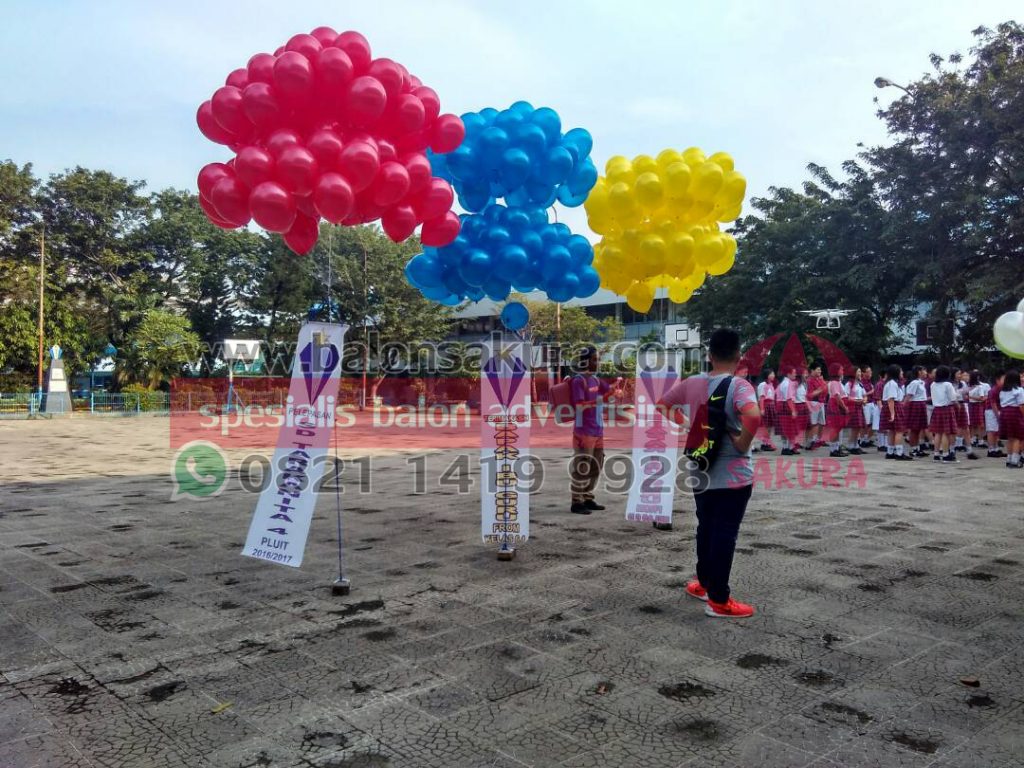 balon pelepasan kelulusan murid